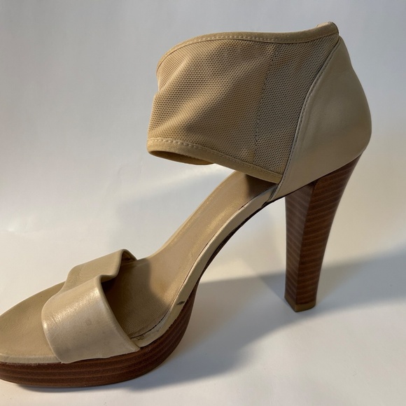 Stuart Weitzman - Picture 6 of 8